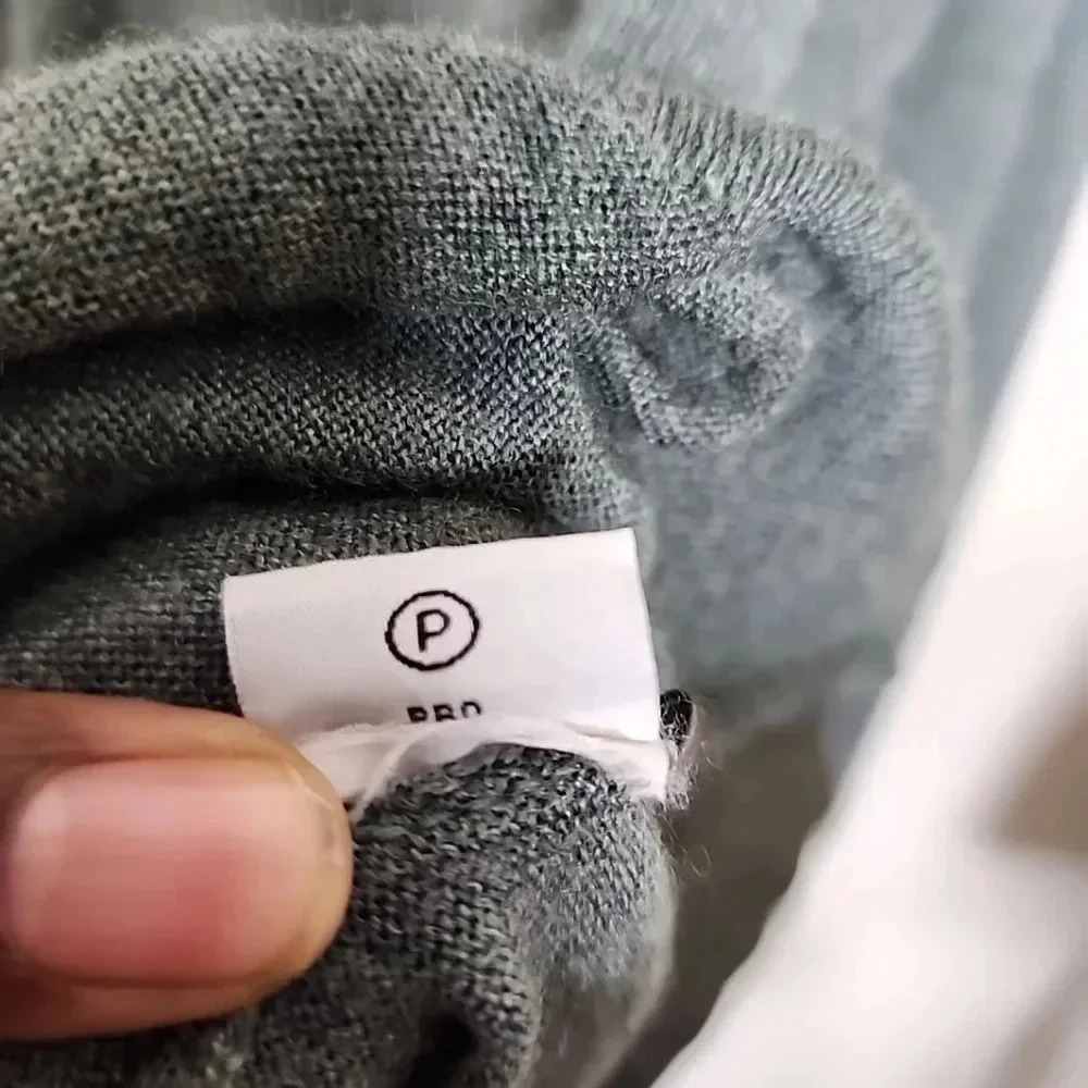 Brook Brothers Wool/ Silk and Cashmere Men Olive Green light weight sweater. - Picture 8 of 9